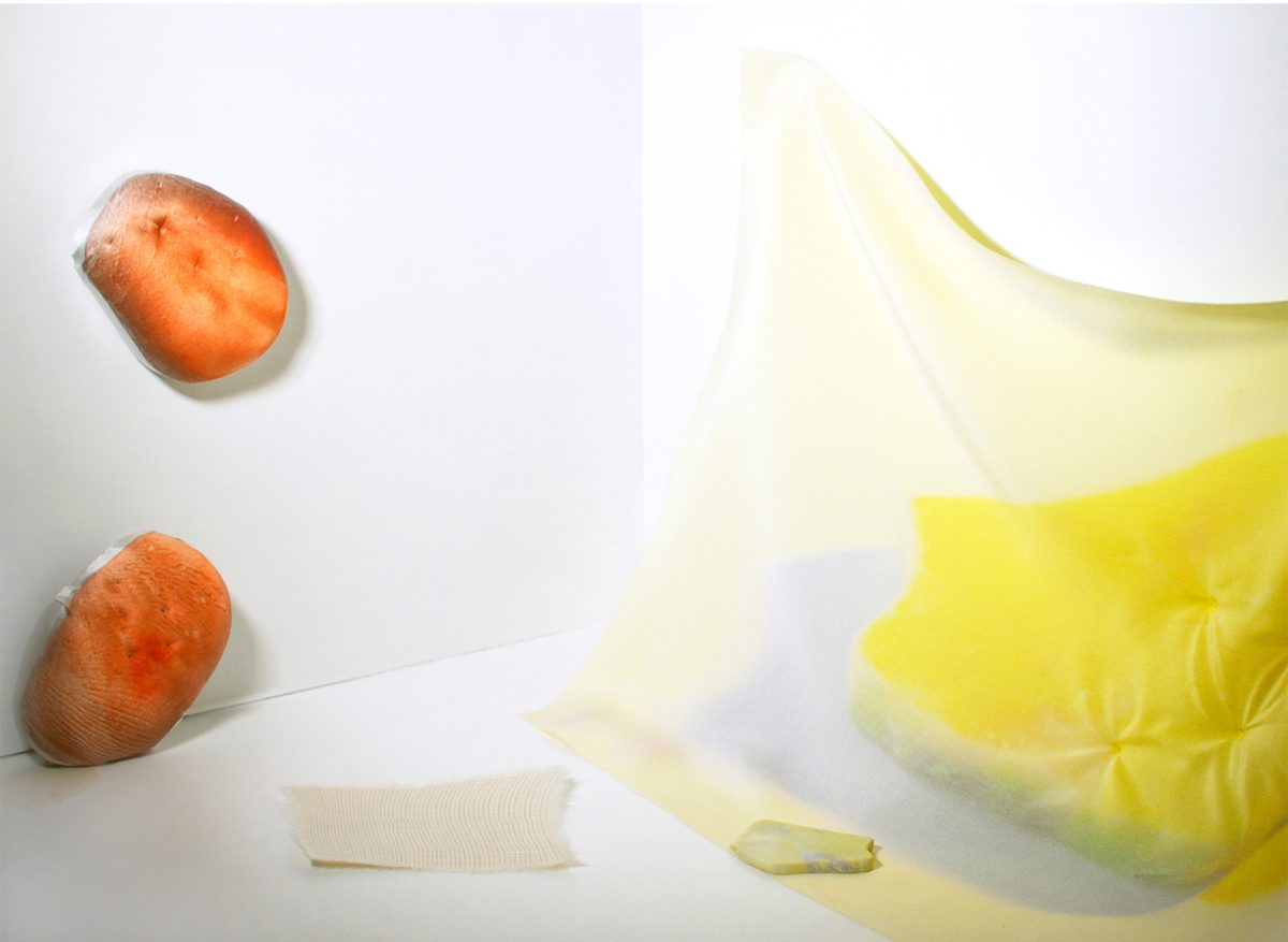 The Materiality of Touch: A Haptic Encounter with an Object